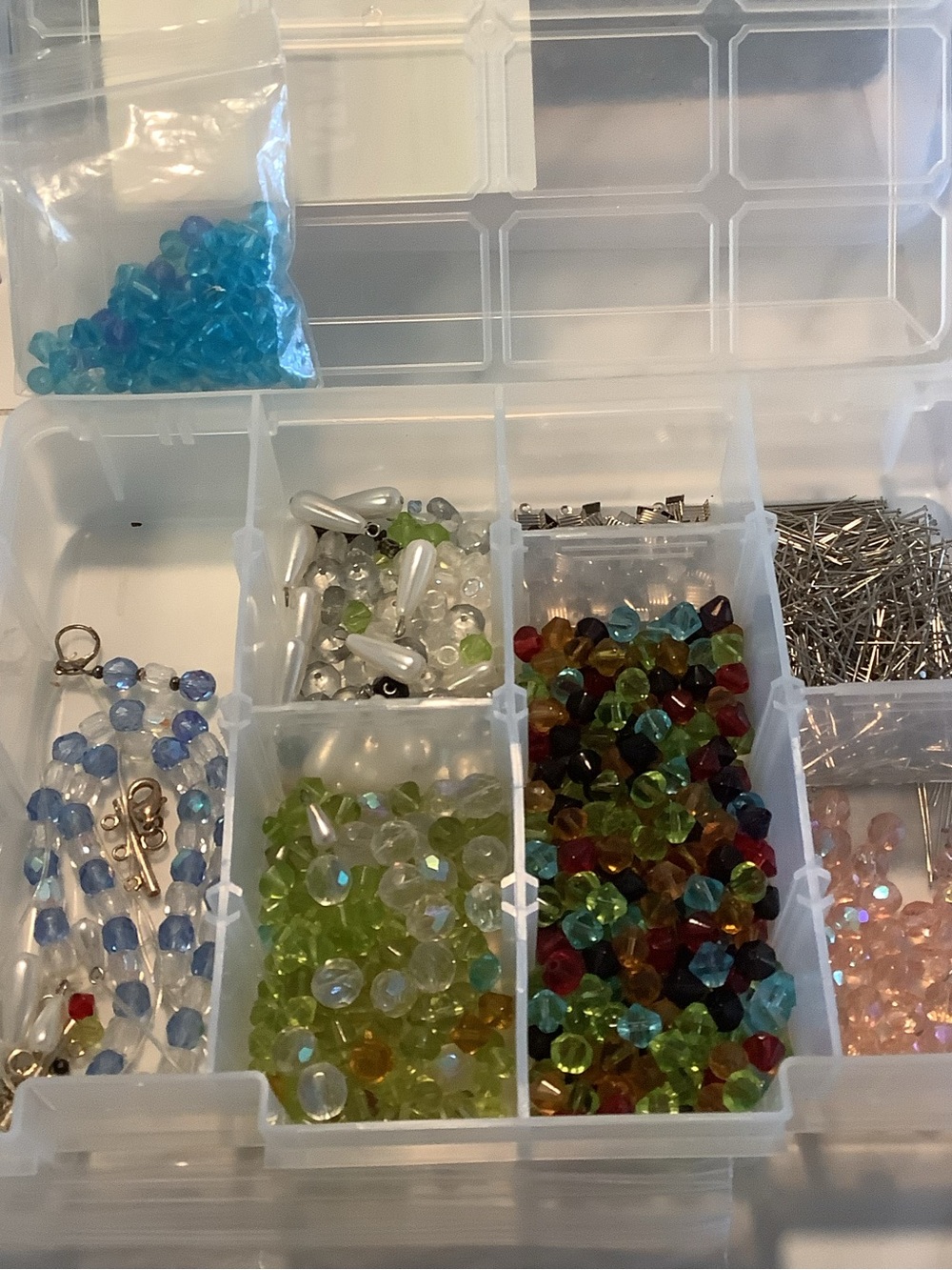 Mix Lot 3+ lbs VTG~New Glass~Plastic~Wood~Seed Beads & Various Types of Findings - Picture 10 of 11
